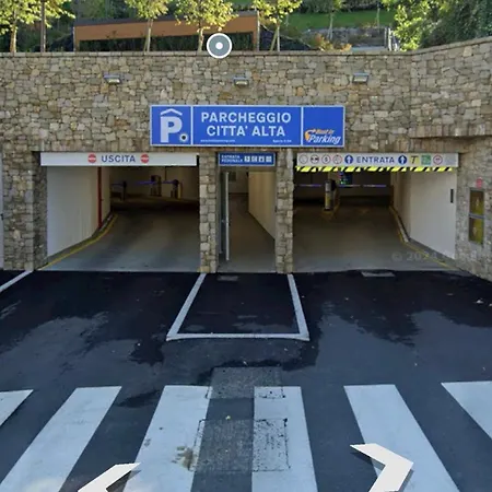 Alta - Piazza Mercato Del Fieno House Apartman