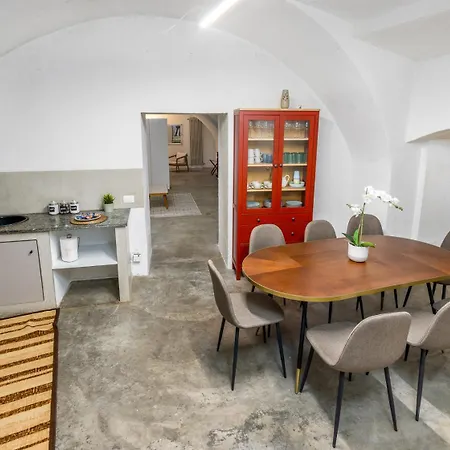 Apartman Alta - Piazza Mercato Del Fieno House